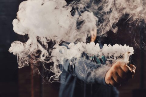 Ejemplificación de humo como parte de los contaminantes que afectan a la calidad del aire interior