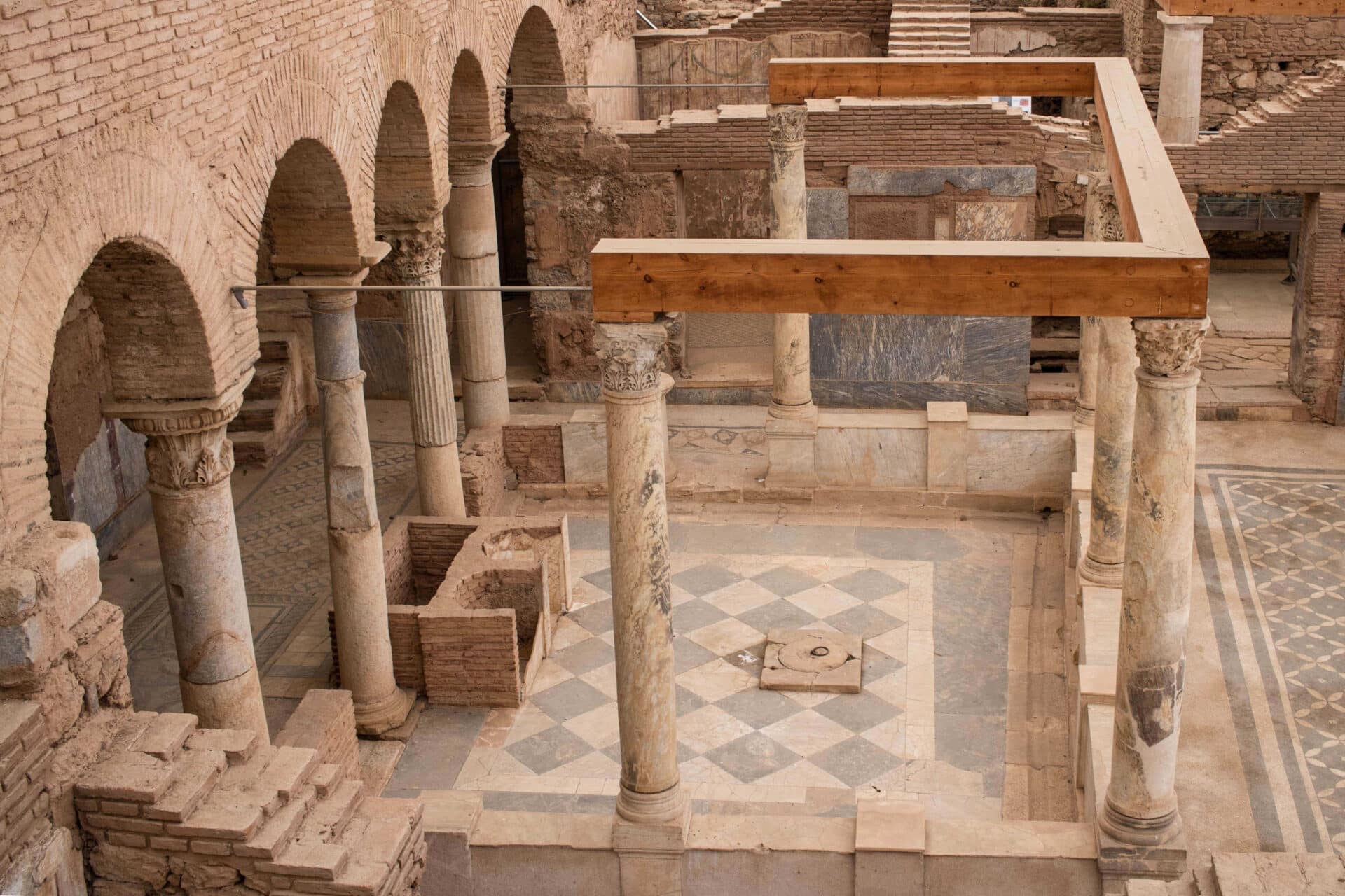 Interior de una casa romana en Éfeso que muestra el diseño eficiente.