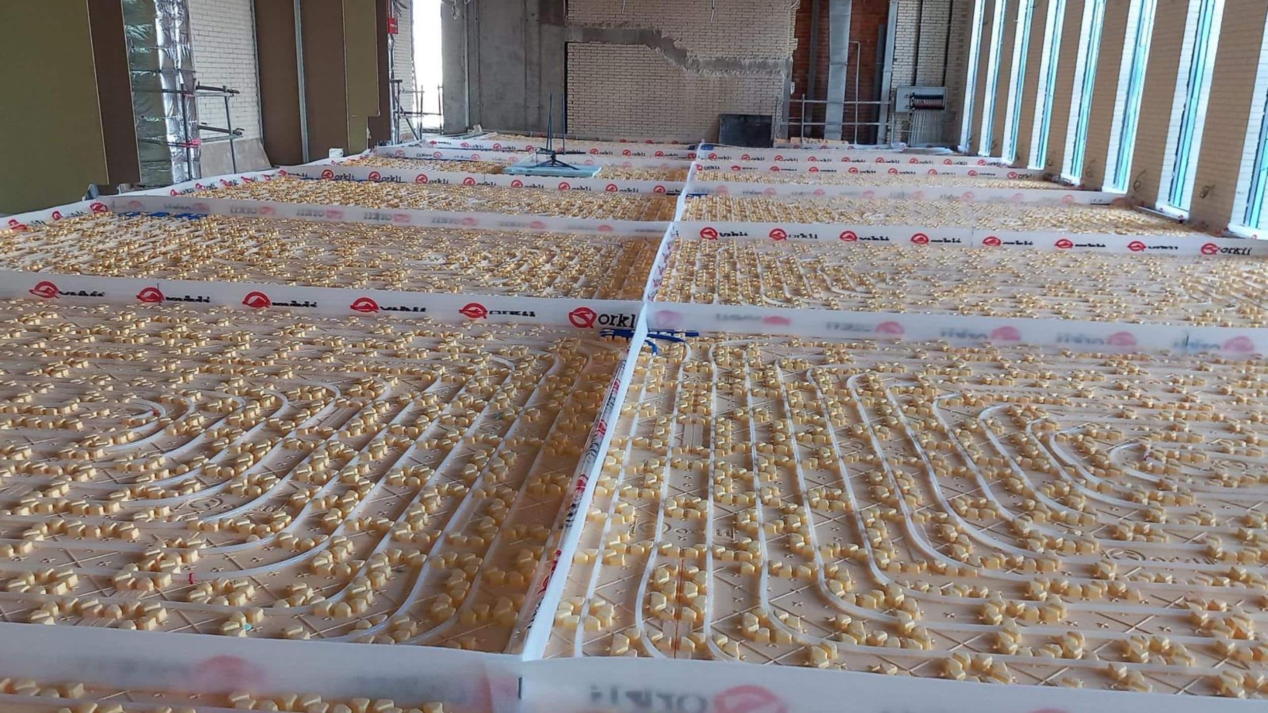 construcción e instalación del suelo radiante refrescante de orkli